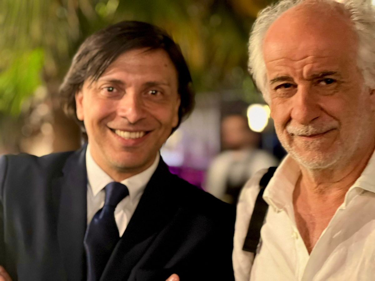 Toni Servillo premiato al Lamezia International Film Fest da Anton Giulio Grande